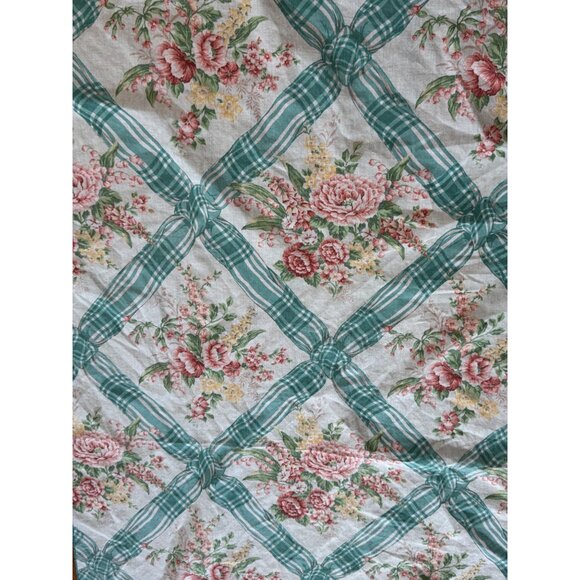 Vintage Floral & Plaid Quilted Cotton Tablecloth 52"x 56" Cottagecore Style - Picture 4 of 5